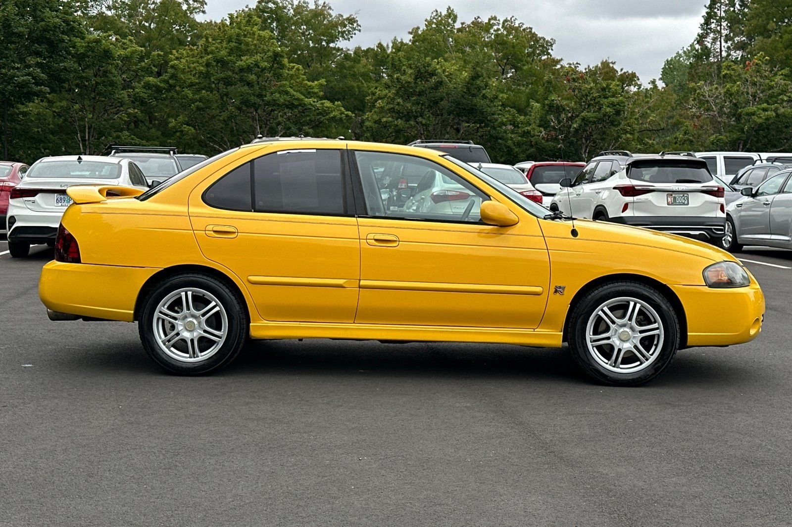 Used 2006 Yellow Nissan SE-R image 3