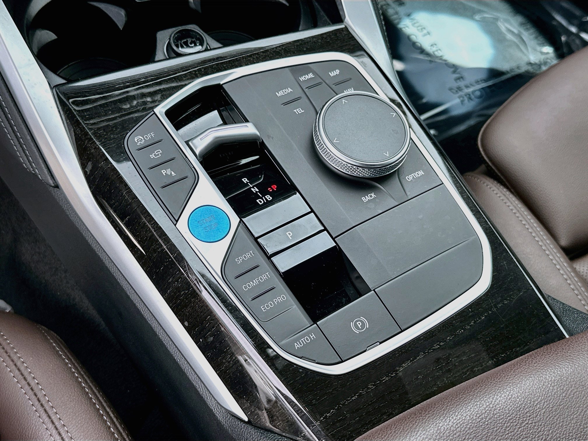 Certified Used 2023 Ind Frozen Pure Grey II Metallic BMW M50 image 17