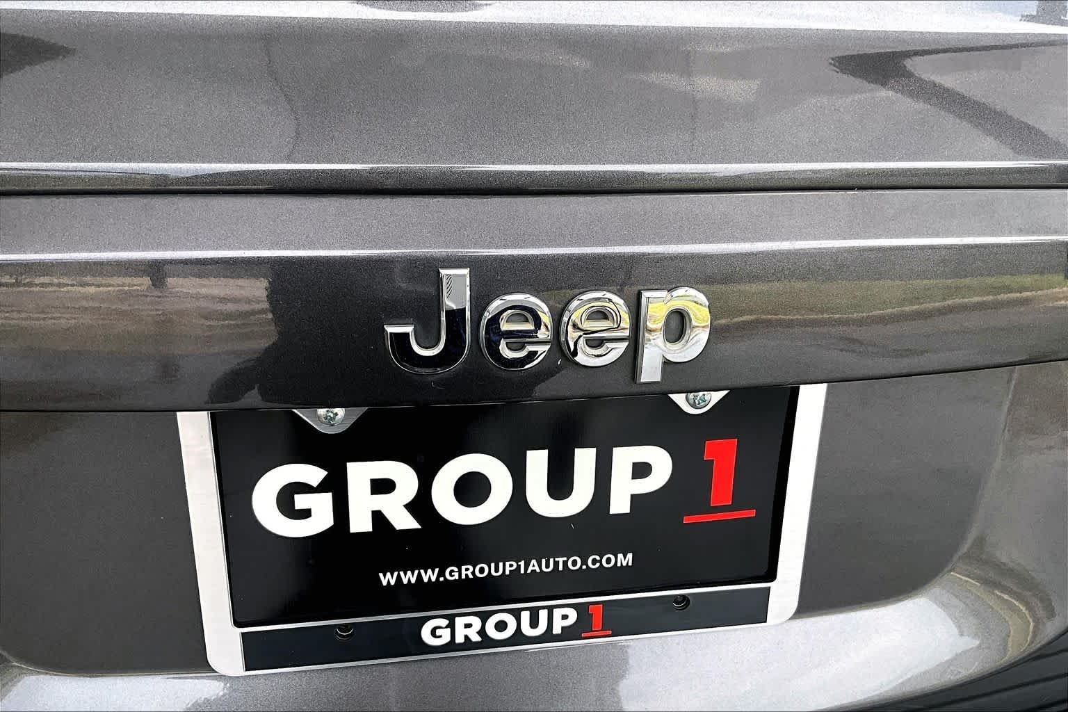 Used 2015 Granite Crystal Metallic Clearcoat Jeep High Altitude Edition image 30