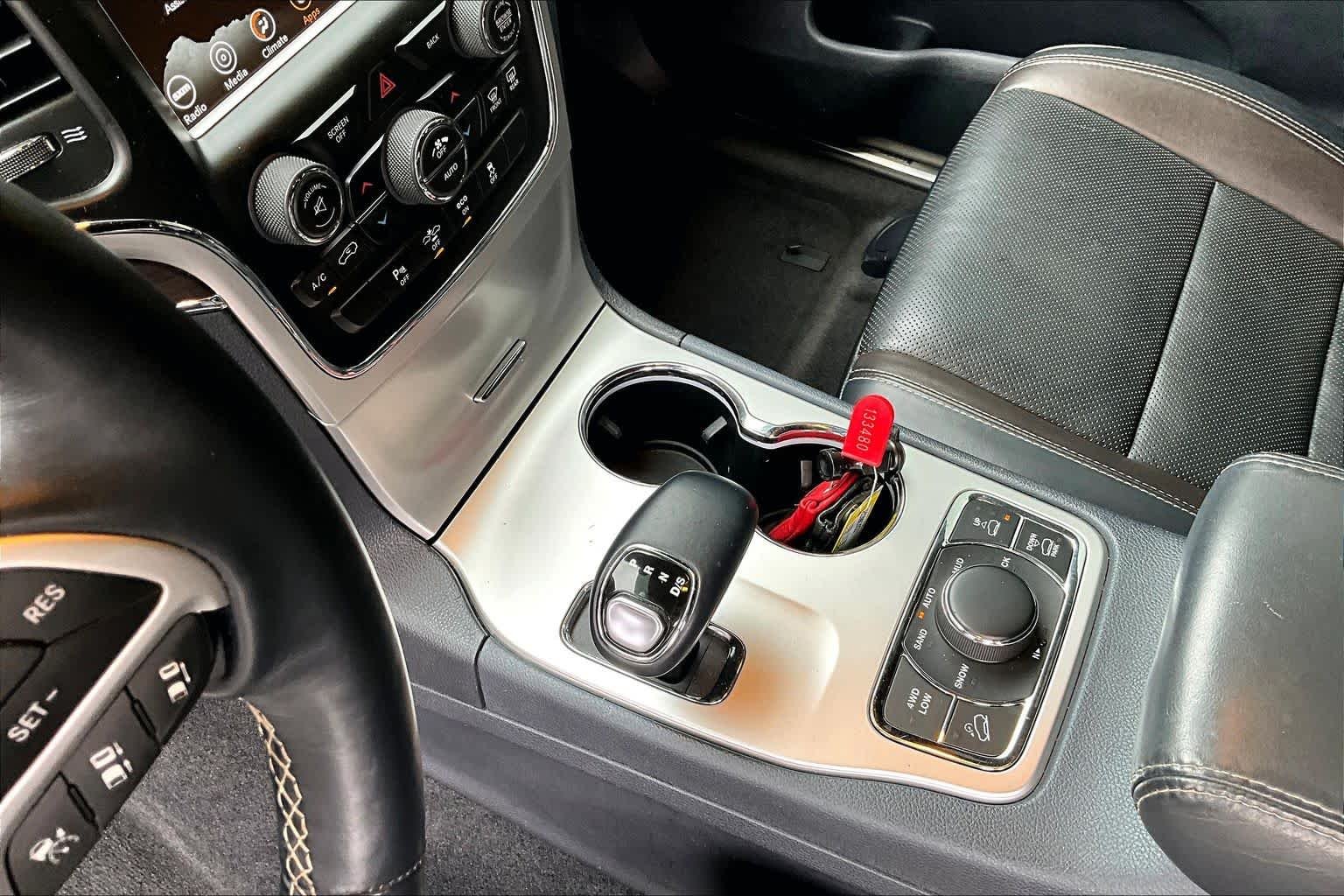 Used 2014 Maximum Steel Metallic Clearcoat Jeep Overland image 16
