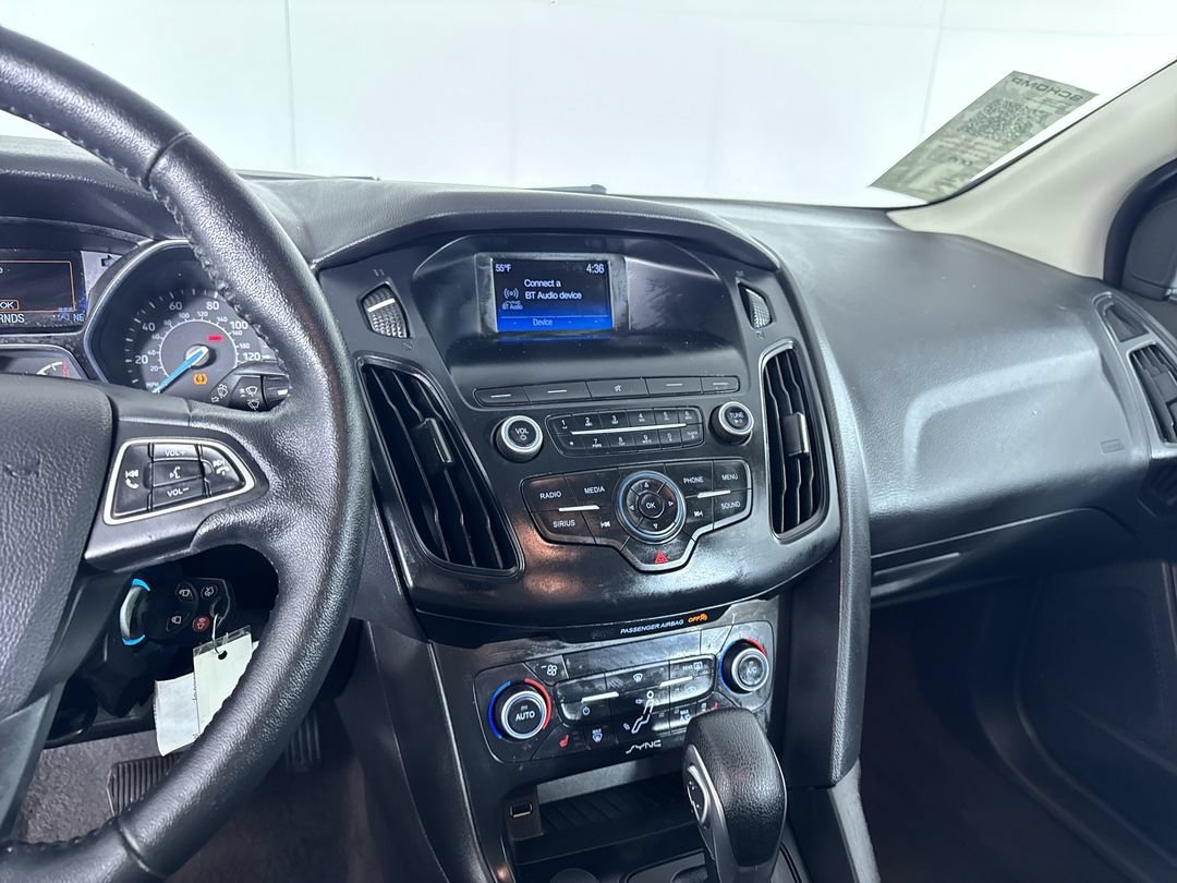 Used 2018 Blue Ford SE image 17