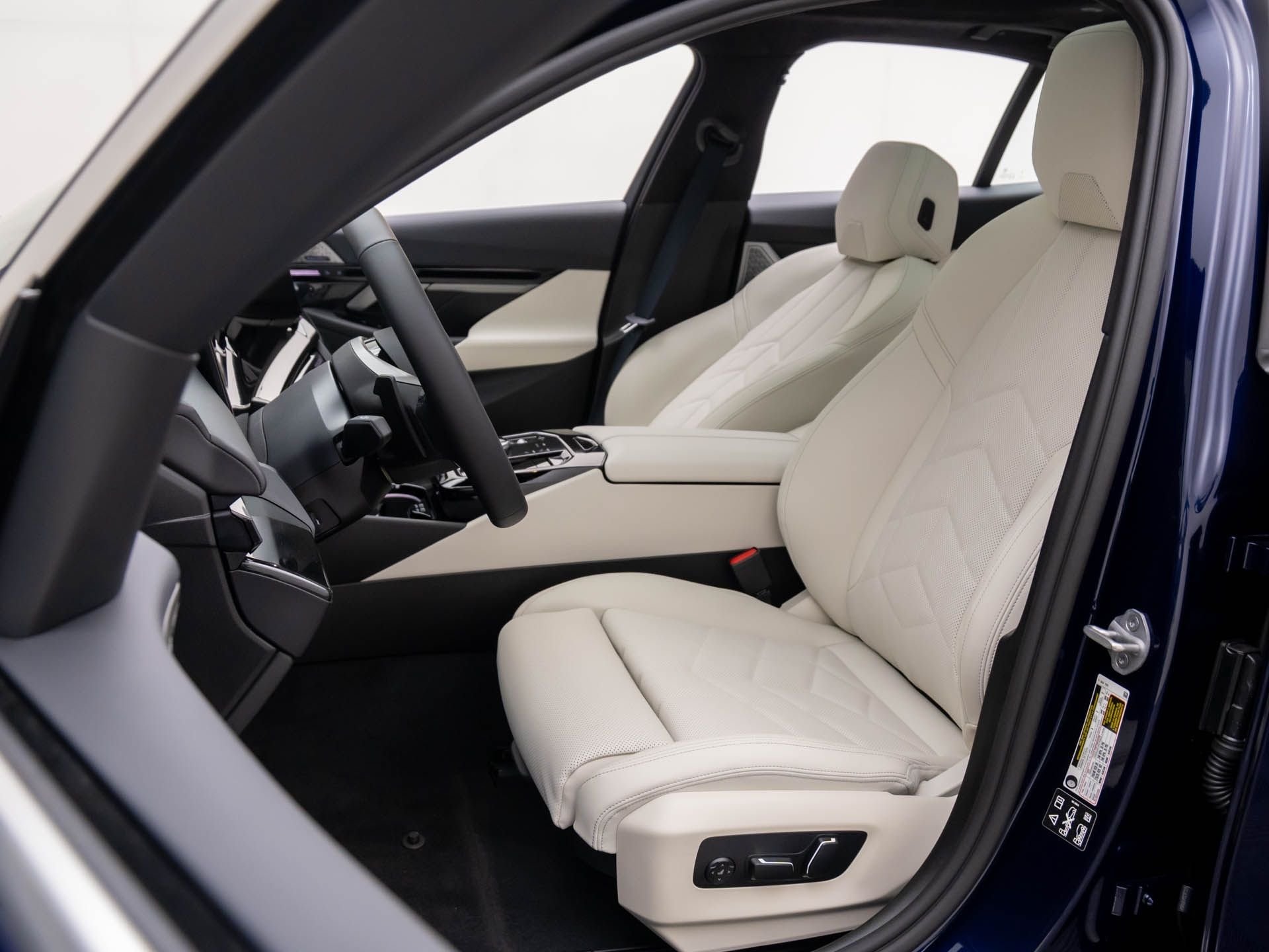 New 2026 Tanzanite Blue II Metallic BMW 530i xDrive image 16