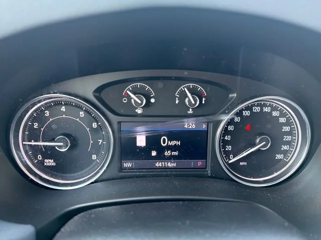 Used 2023  Buick Essence image 36