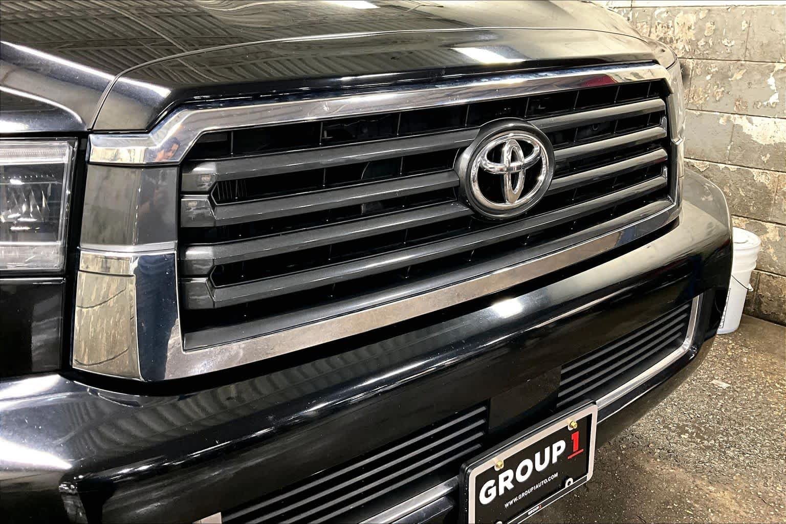 Used 2018 Midnight Black Metallic Toyota Limited image 29