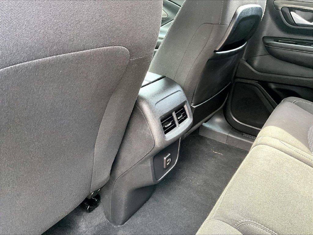 Used 2023 White GMC SLE image 23