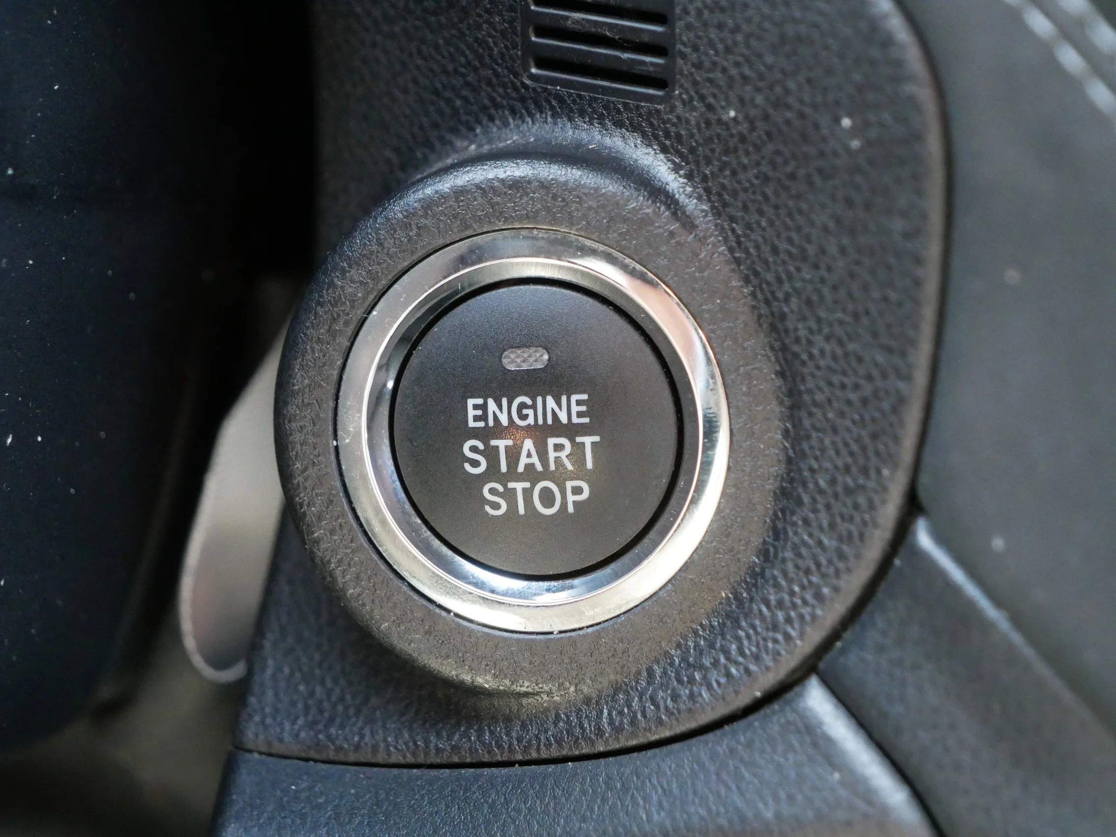 Used 2020 Crystal White Pearl Subaru Limited image 29