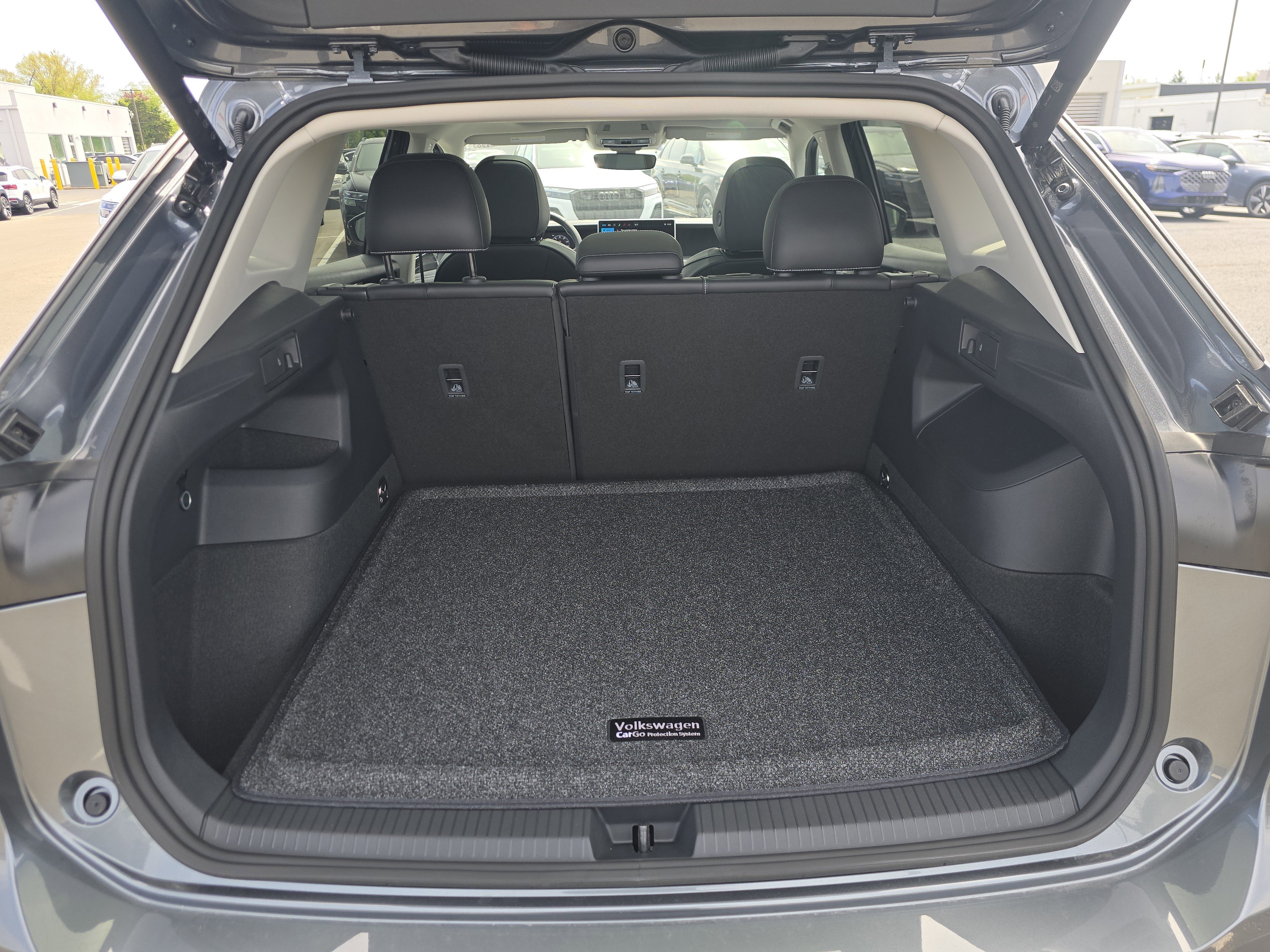 New 2026 Platinum Gray Metallic Volkswagen SE image 17