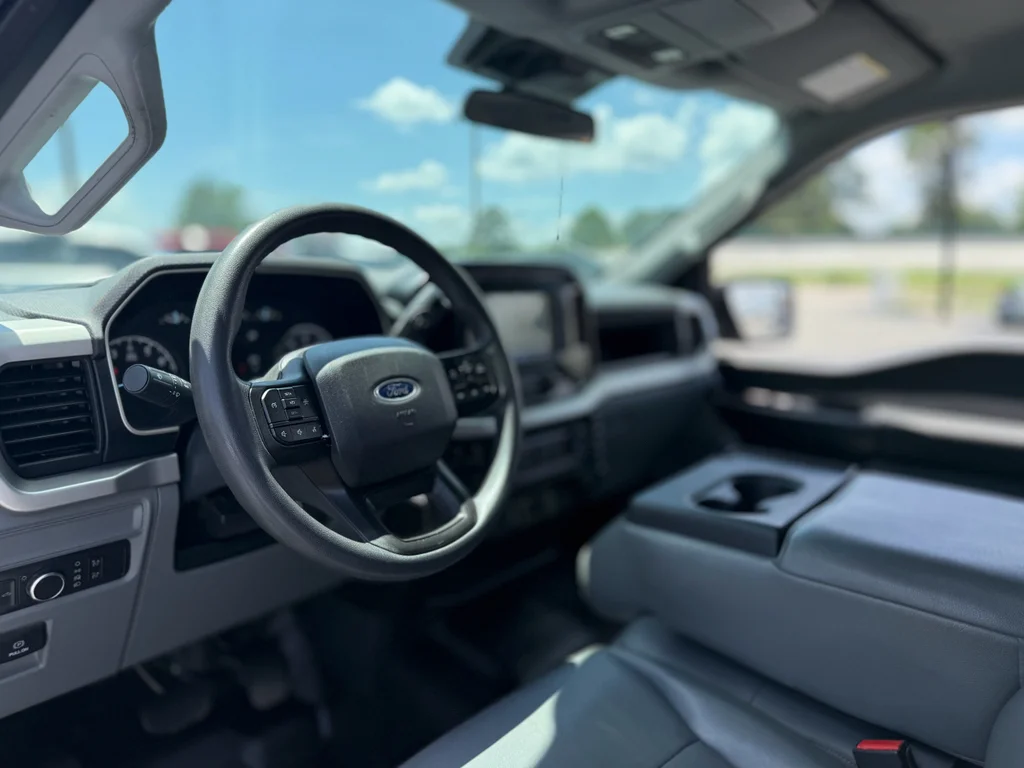 Used 2022 Oxford White Ford XL image 23