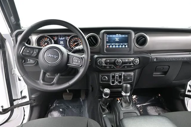 Used 2022 White Jeep Unlimited Willys image 17