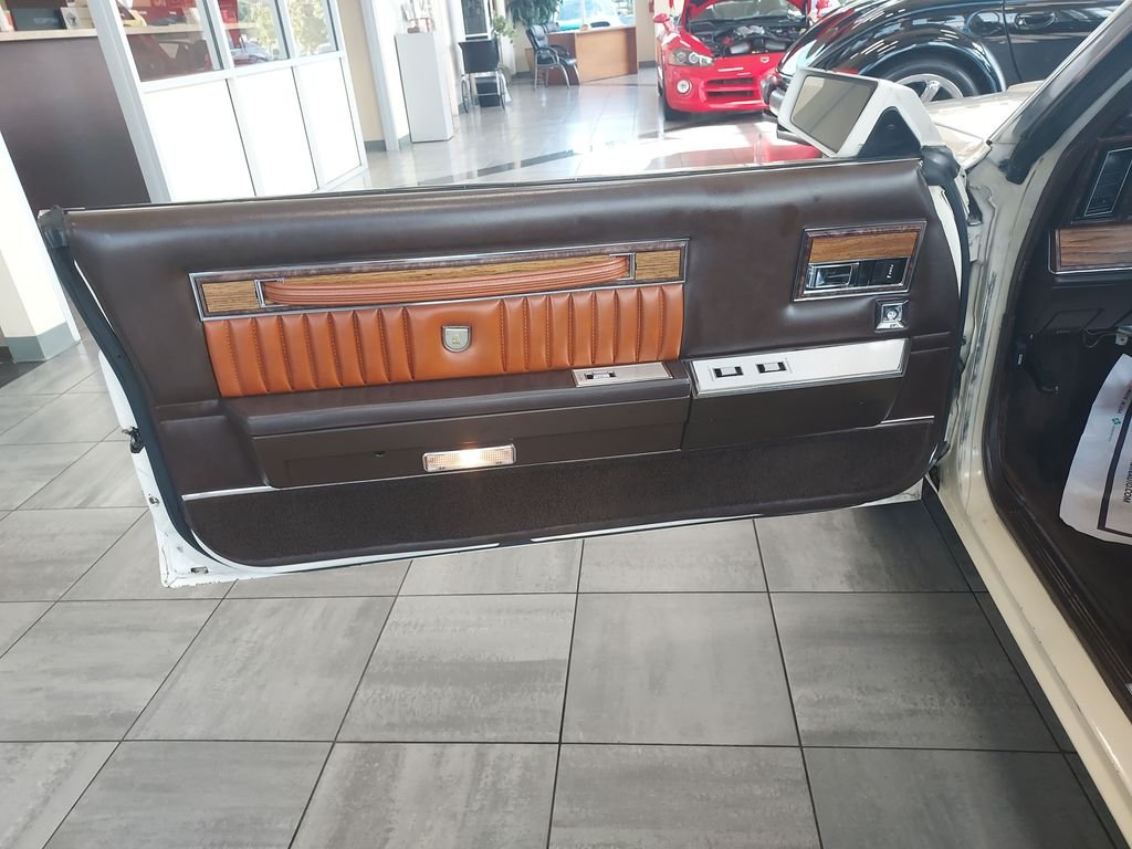 Used 1983 White Chrysler  image 12