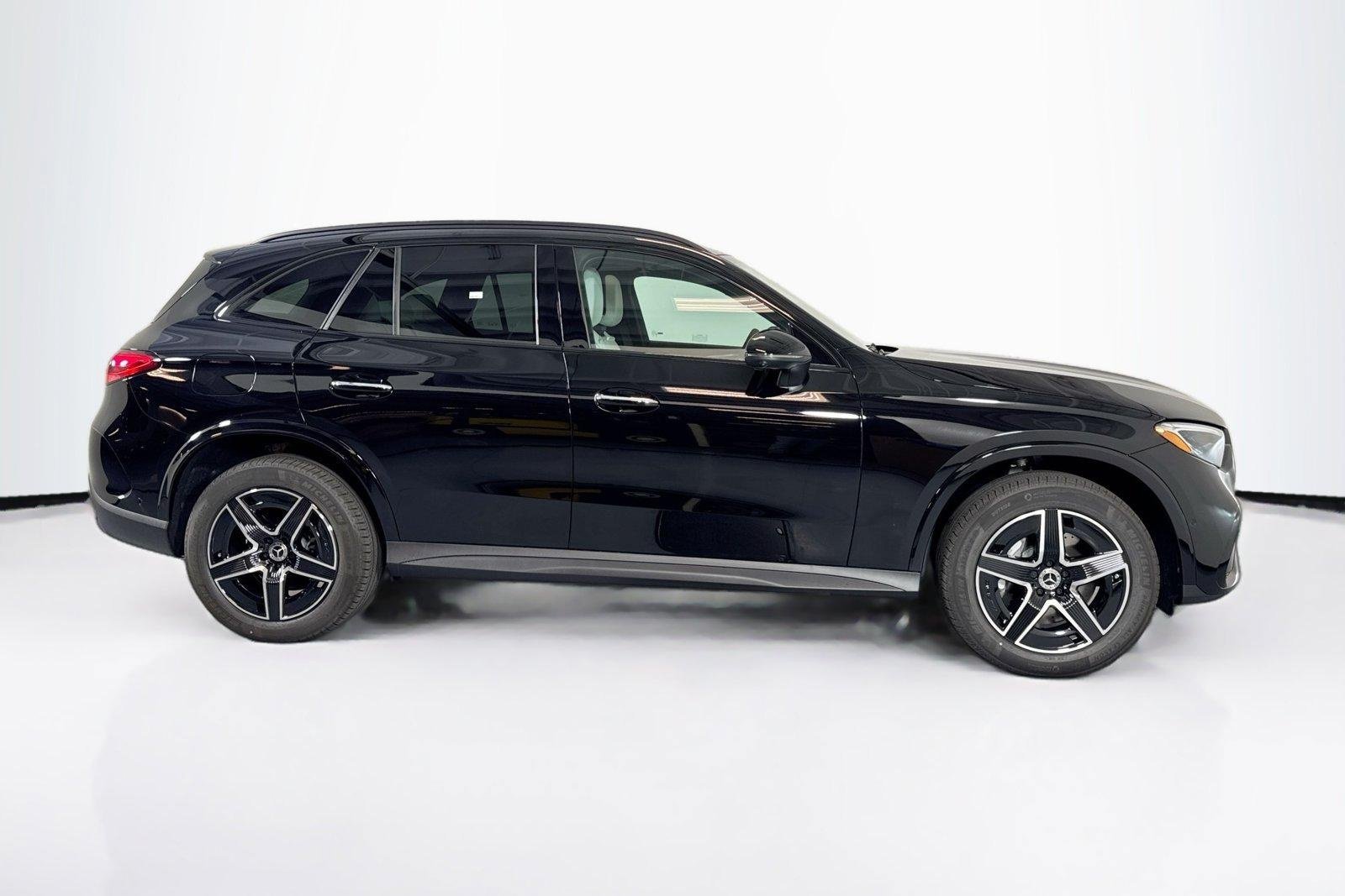 New 2026 Black Mercedes-Benz GLC 300 image 4