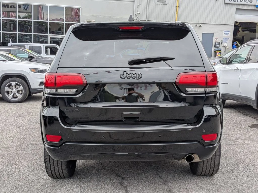 Used 2022 Black Jeep Laredo X image 7