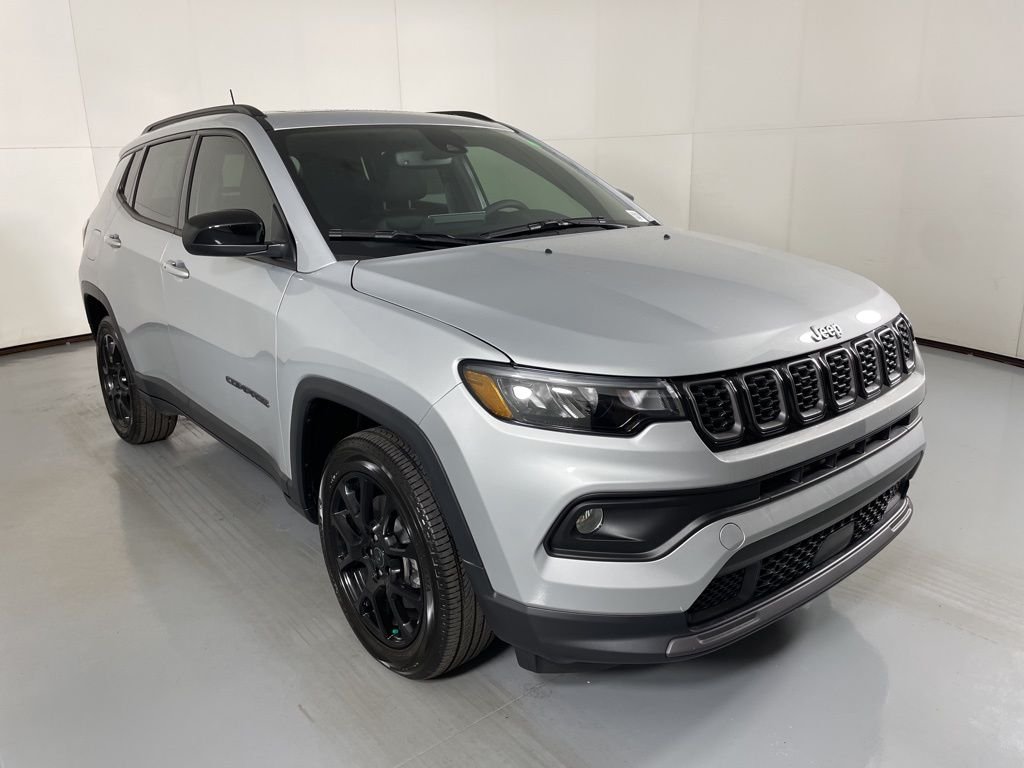 New 2026 Silver Zynith Metallic Clearcoat Jeep Latitude image 2