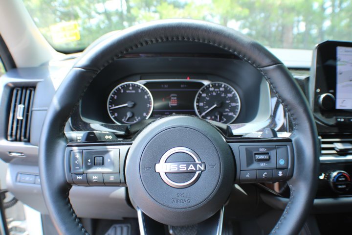 Used 2024 Pearl White Tricoat Nissan SL image 8