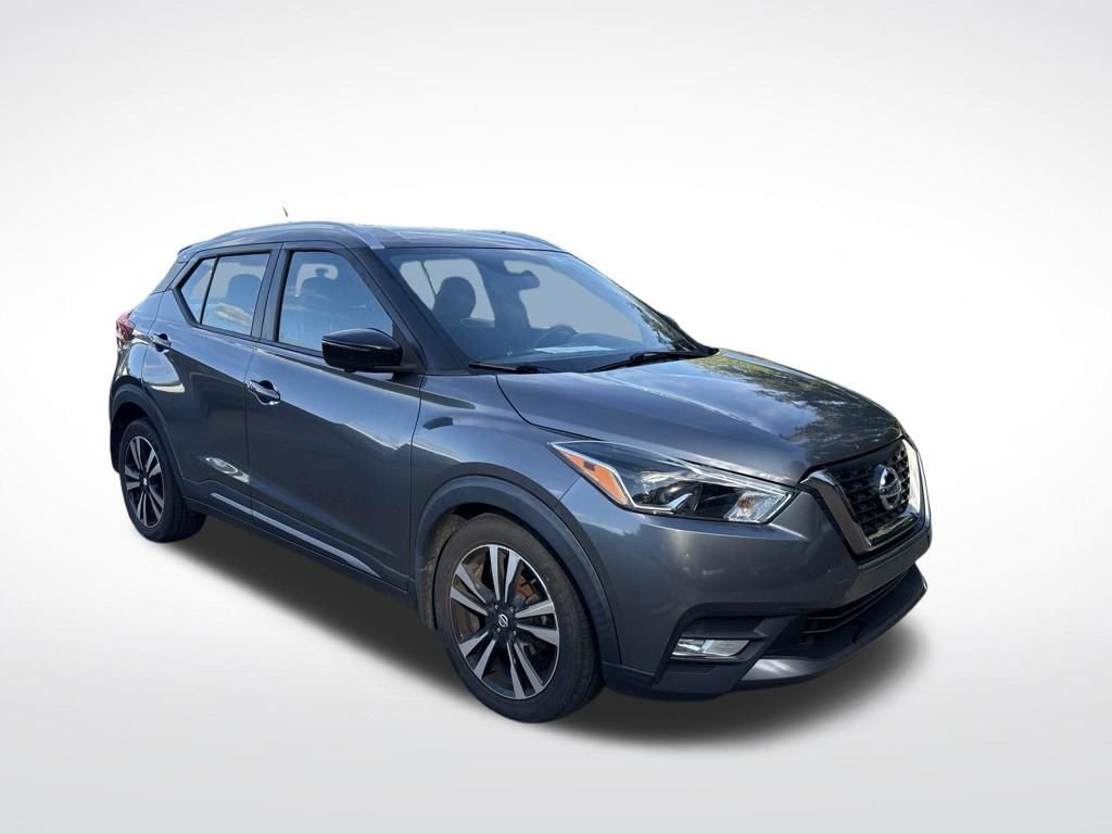 Used 2019 Gray Nissan SR image 3