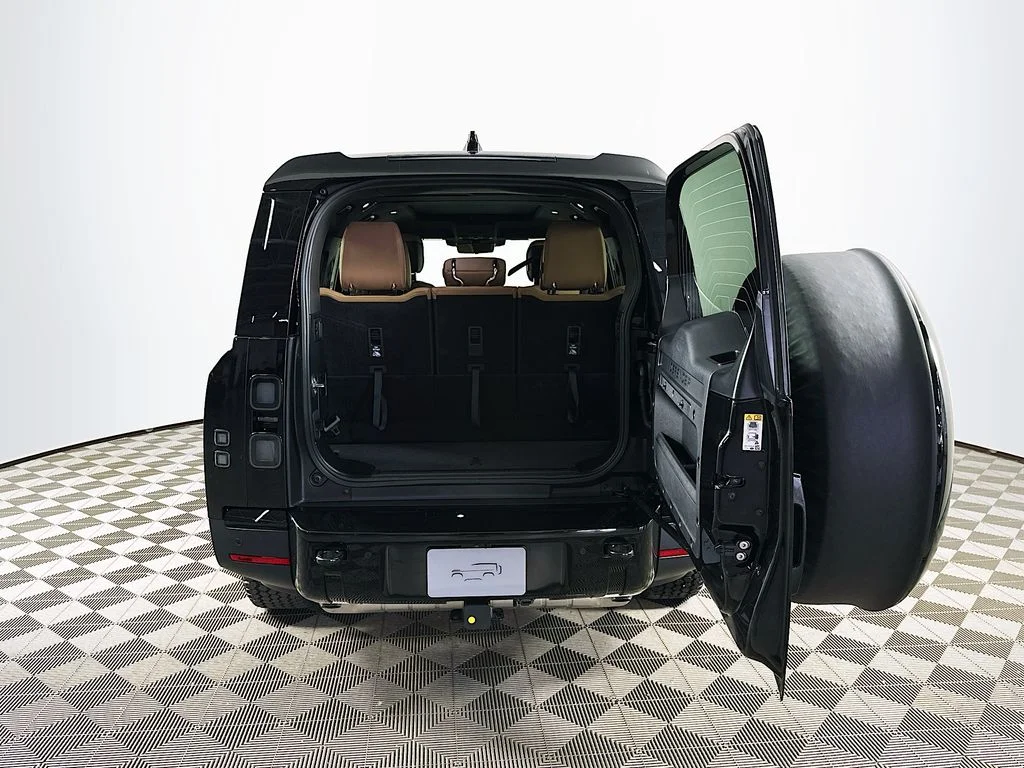 New 2026 Santorini Black Land Rover S image 30