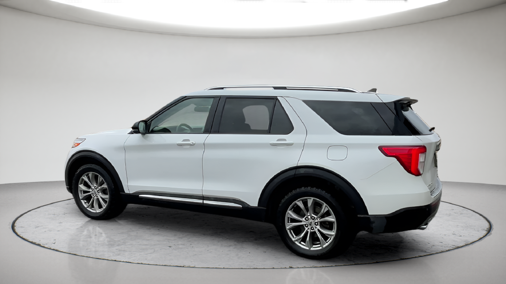 Used 2021 White Ford Limited image 10
