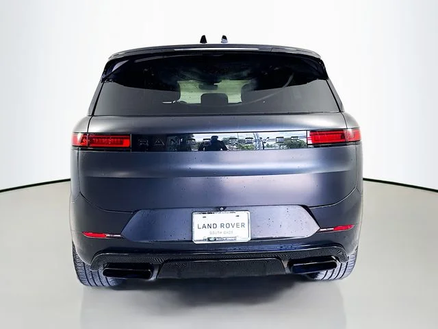 Certified Used 2023 Black Land Rover SE Dynamic image 6