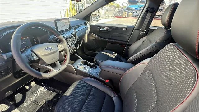 2025 Ford Escape ST-Line Select - Photo 40