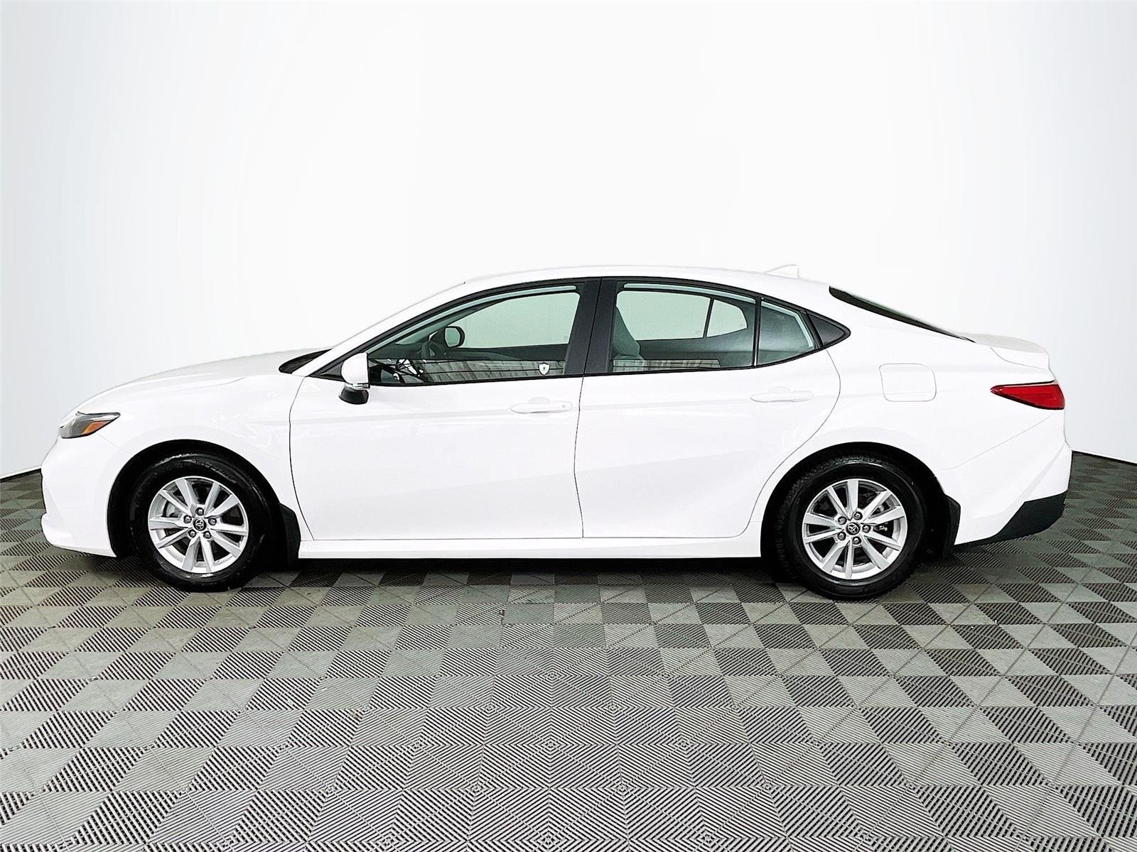 Used 2025 Ice Cap Toyota LE image 4