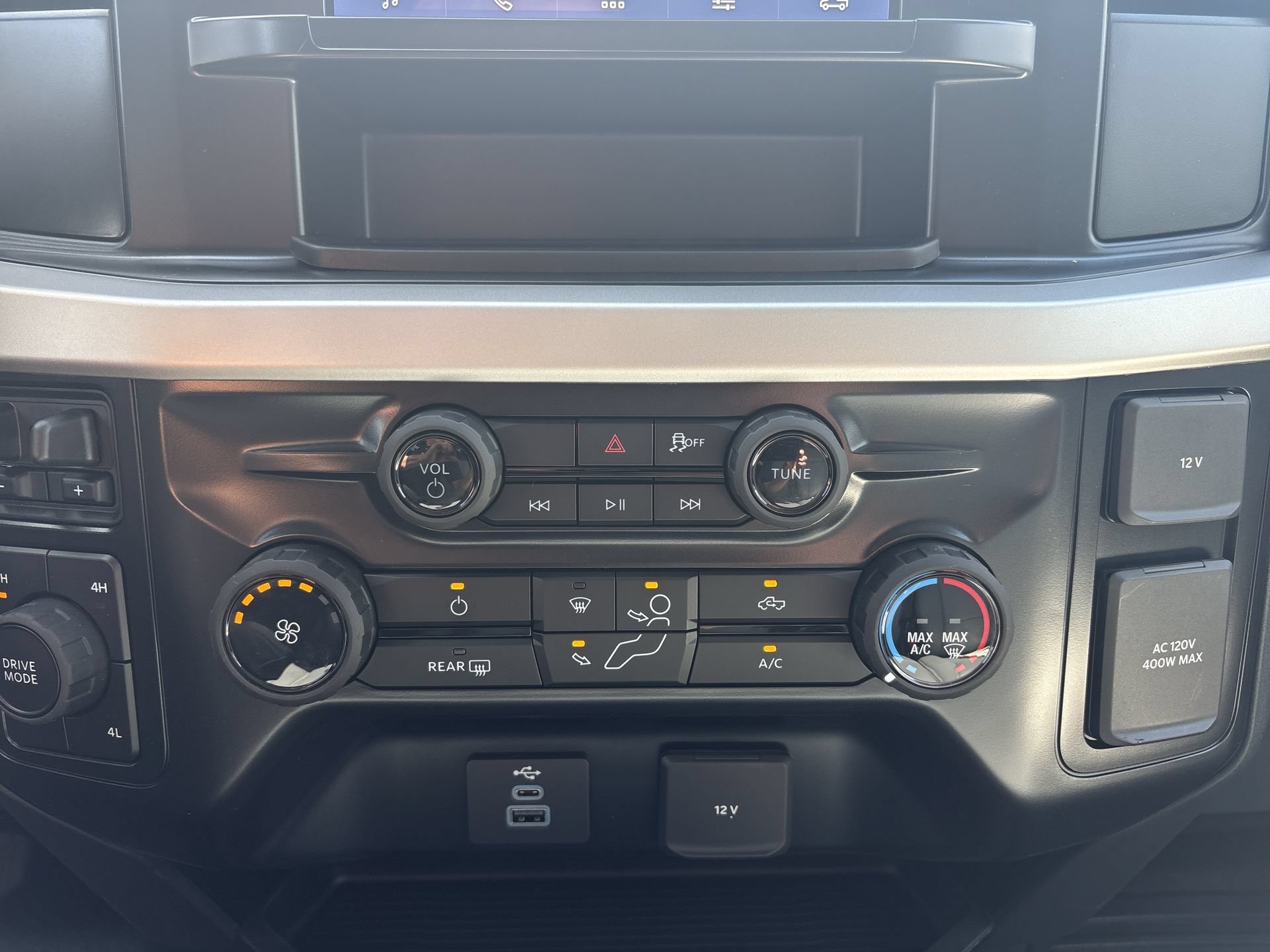 New 2027 Carbonized Gray Metallic Ford F-350® XL image 15