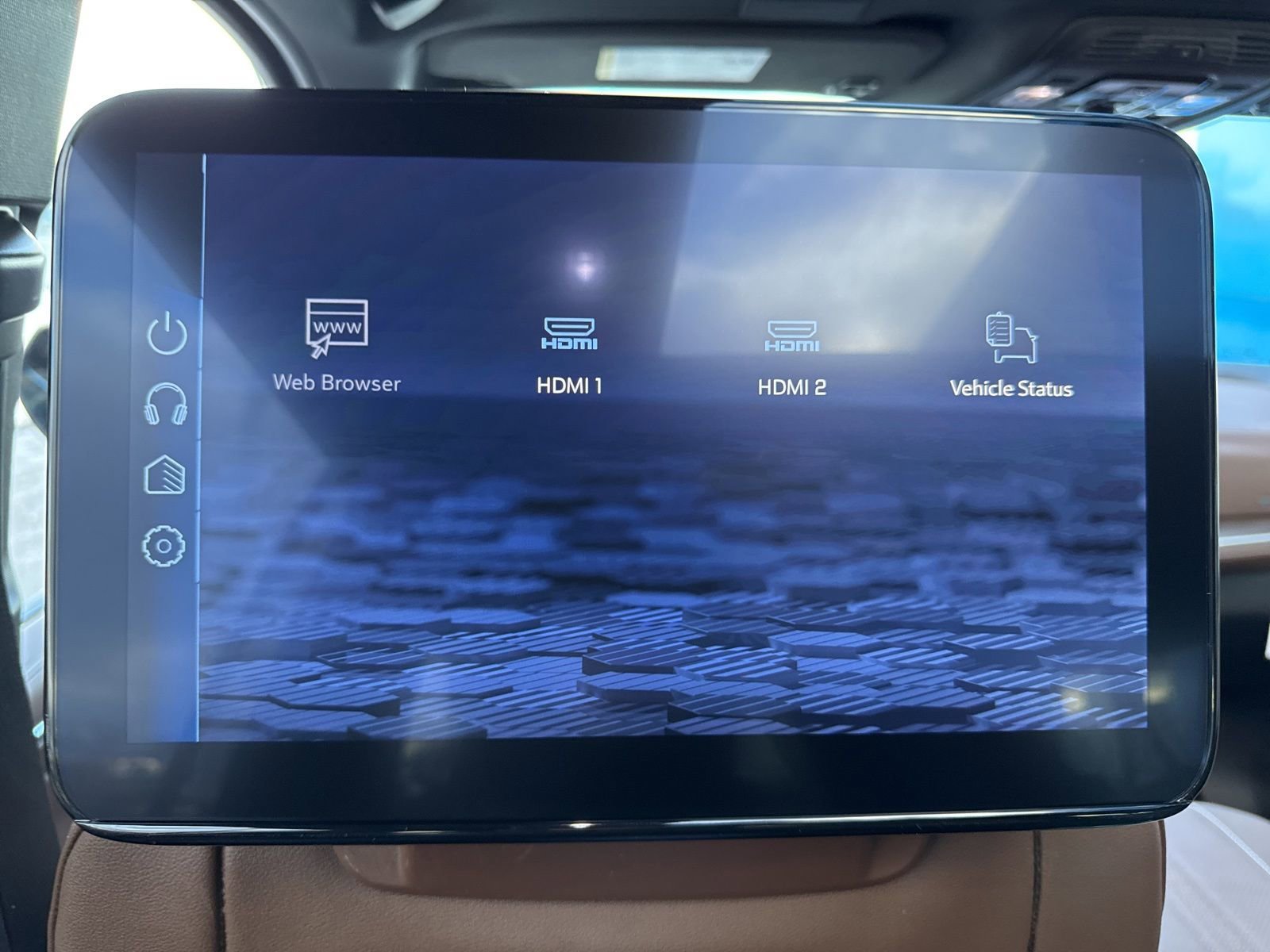 New 2026 Dark Ash Metallic Chevrolet High Country Deluxe with 24in Wheels - Panoramic Sunroof - Super Cruise - Technology & Entertainment image 18