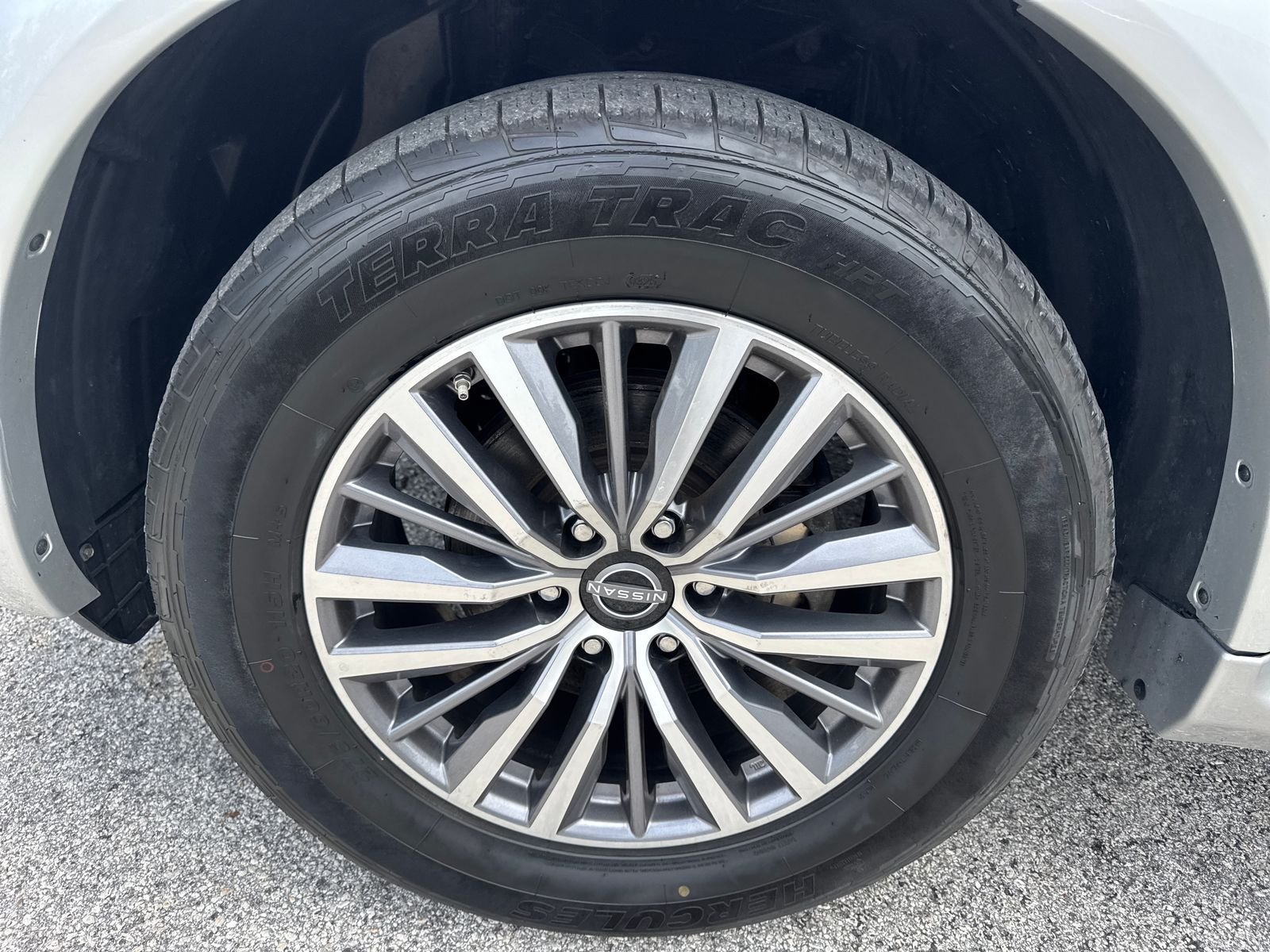 Used 2024 Silver Nissan SL image 18
