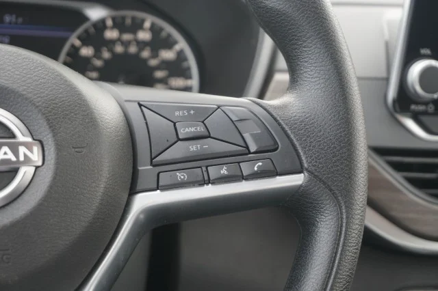Used 2025 BLACK Nissan SV image 24