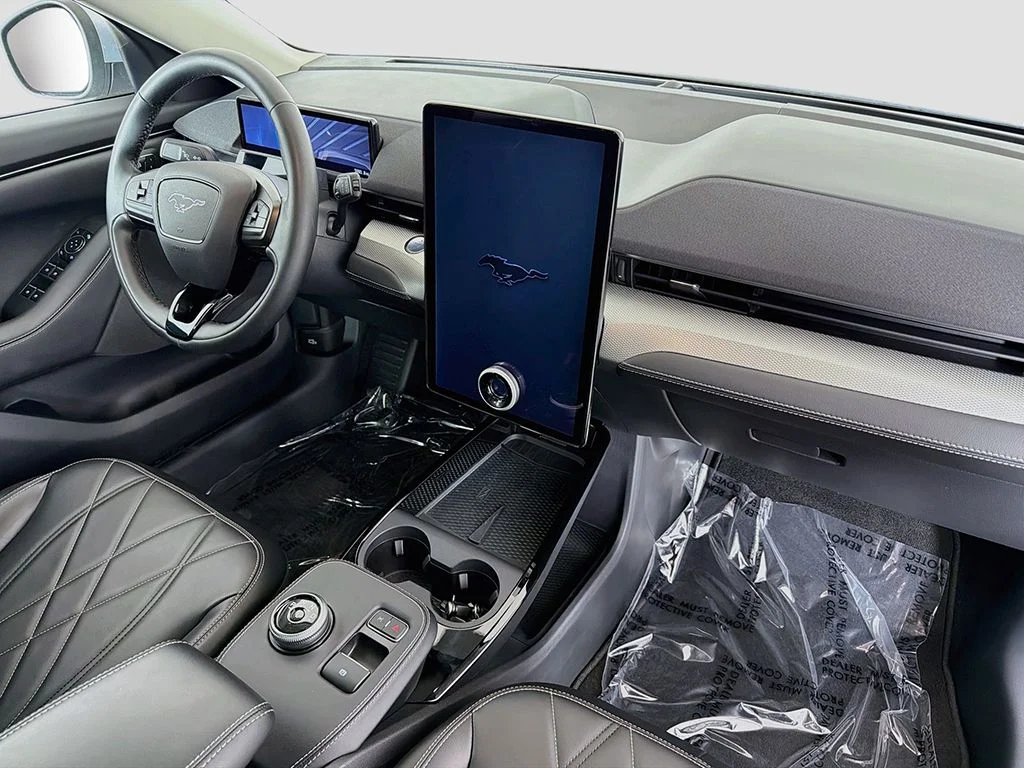 Used 2022 Ice Blue Ford Select image 21