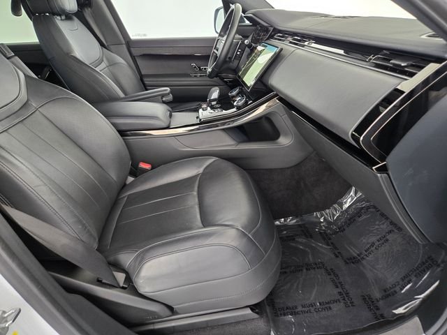 Used 2023 White Land Rover SE Dynamic image 3