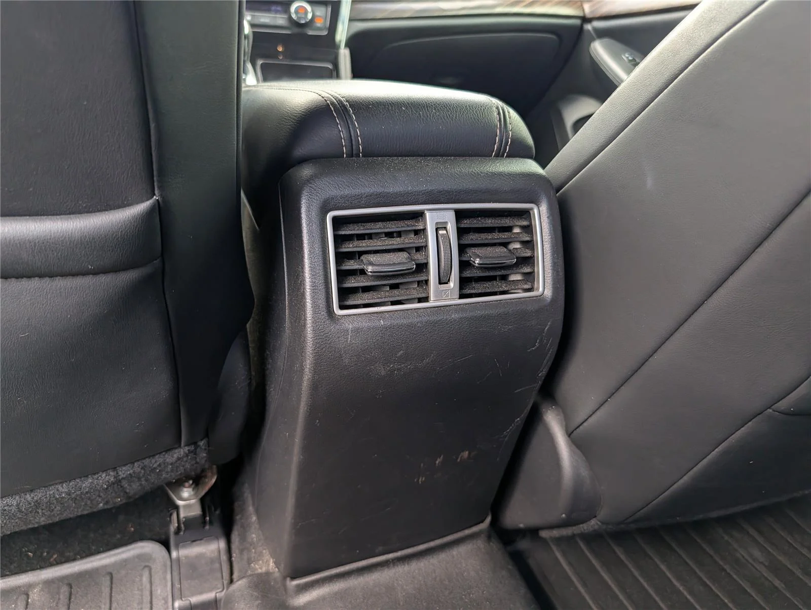 Used 2017 Pearl White Nissan Platinum image 29