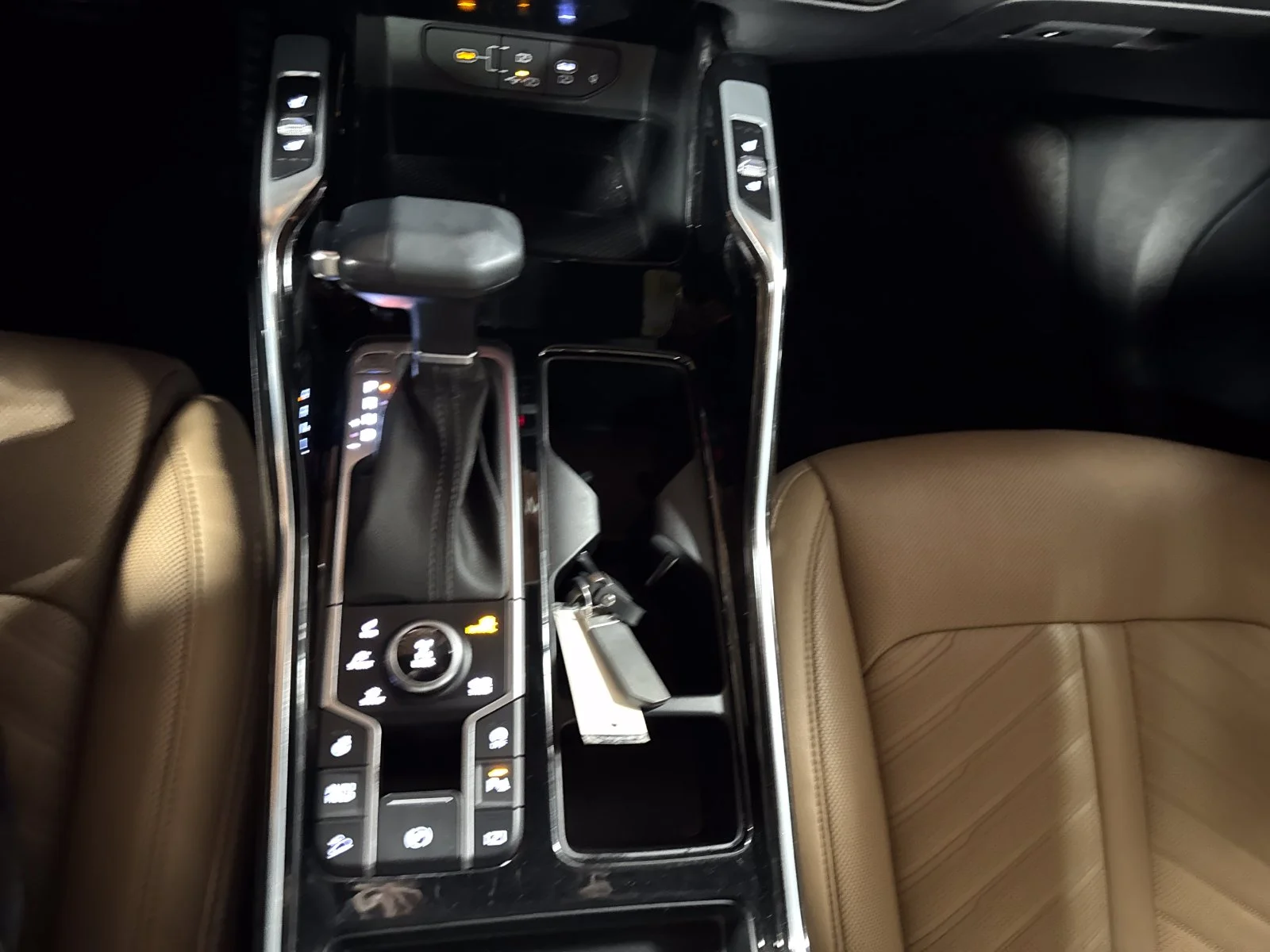 Used 2024 Brown Kia X-Pro SX Prestige image 22