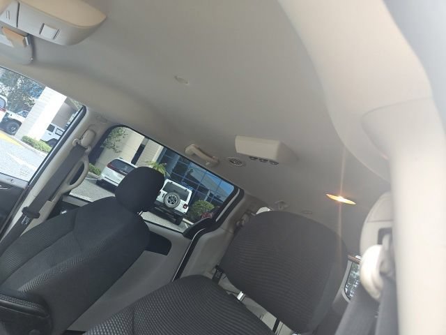 Used 2020 White Knuckle Clearcoat Dodge SE image 14