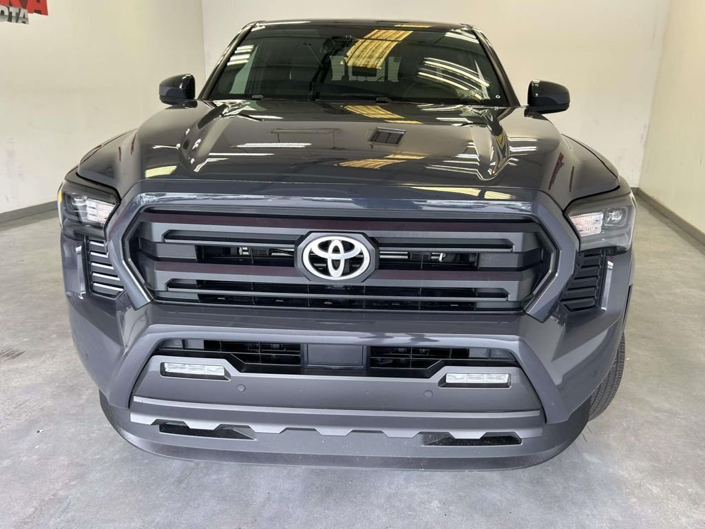 Used 2025  Toyota SR5 image 8