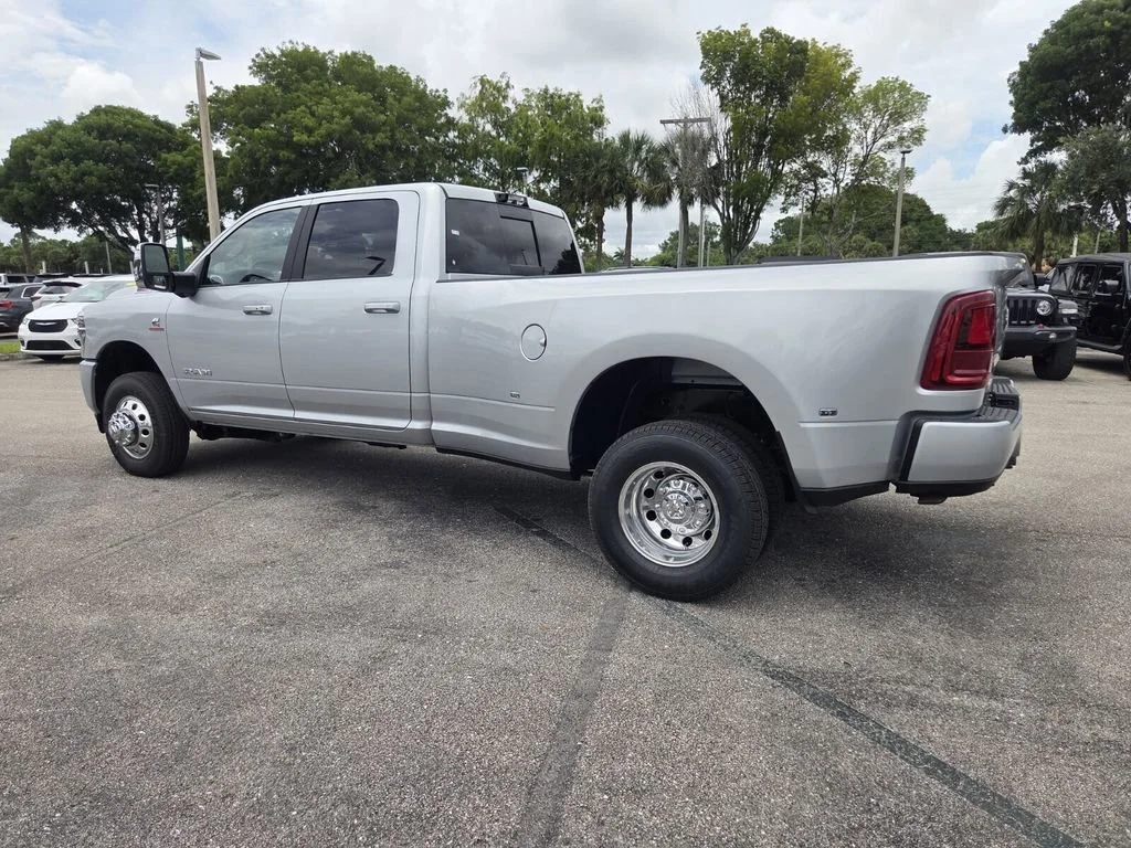 New 2026 Silver-Zynith Exterior Paint RAM Laramie image 7