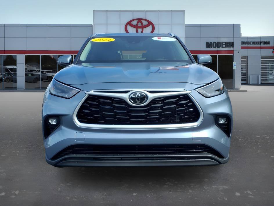 Used 2024 Moon Dust Toyota LE image 10