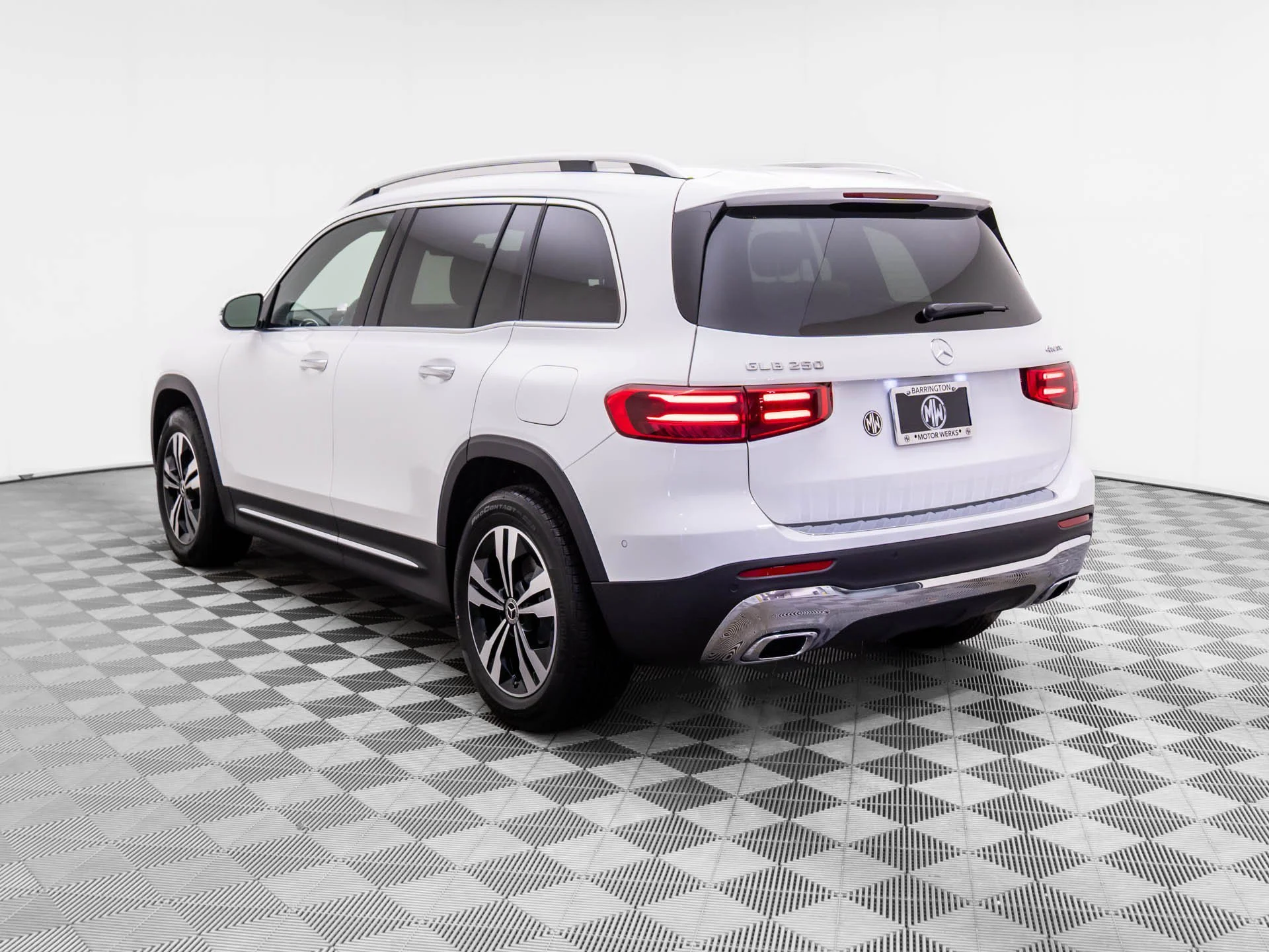 New 2026 White Mercedes-Benz GLB 250 image 3