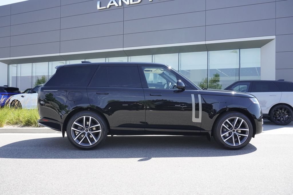 New 2026 Santorini Black Land Rover SE image 7
