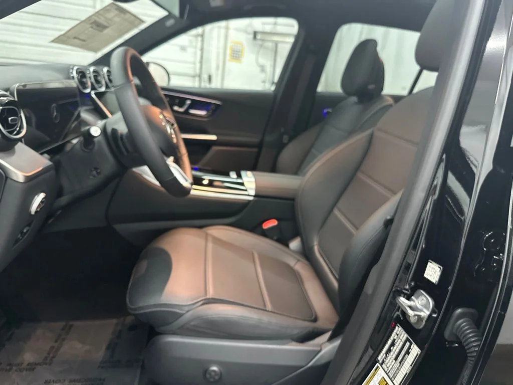 New 2027 Black Mercedes-Benz GLC 300 image 19