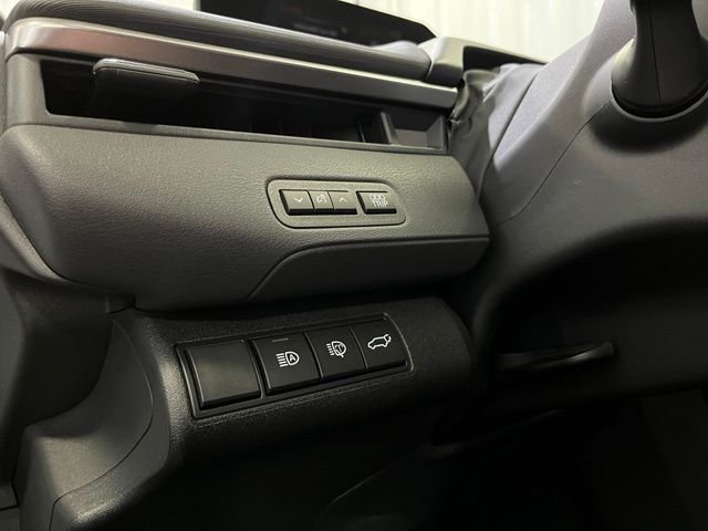 New 2026 Wind Chill Pearl <sup>1</sup> Toyota  SE image 15