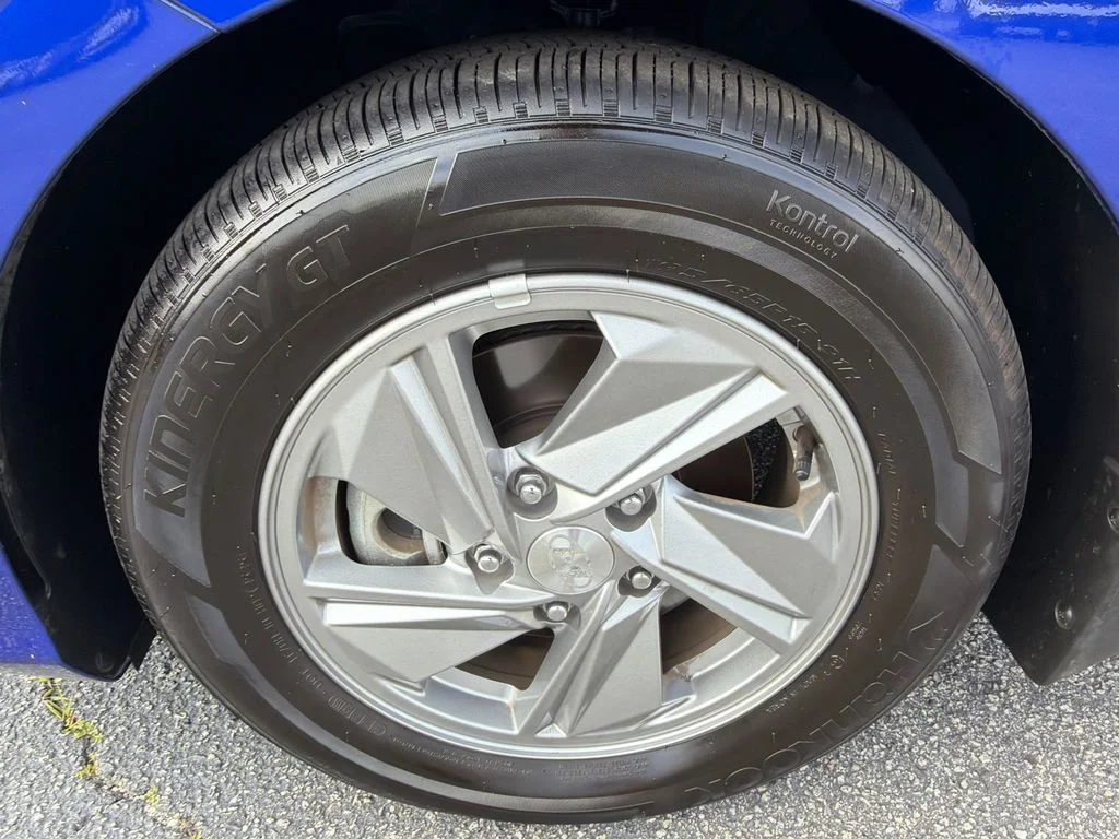 Used 2025 Blue Hyundai SE image 11