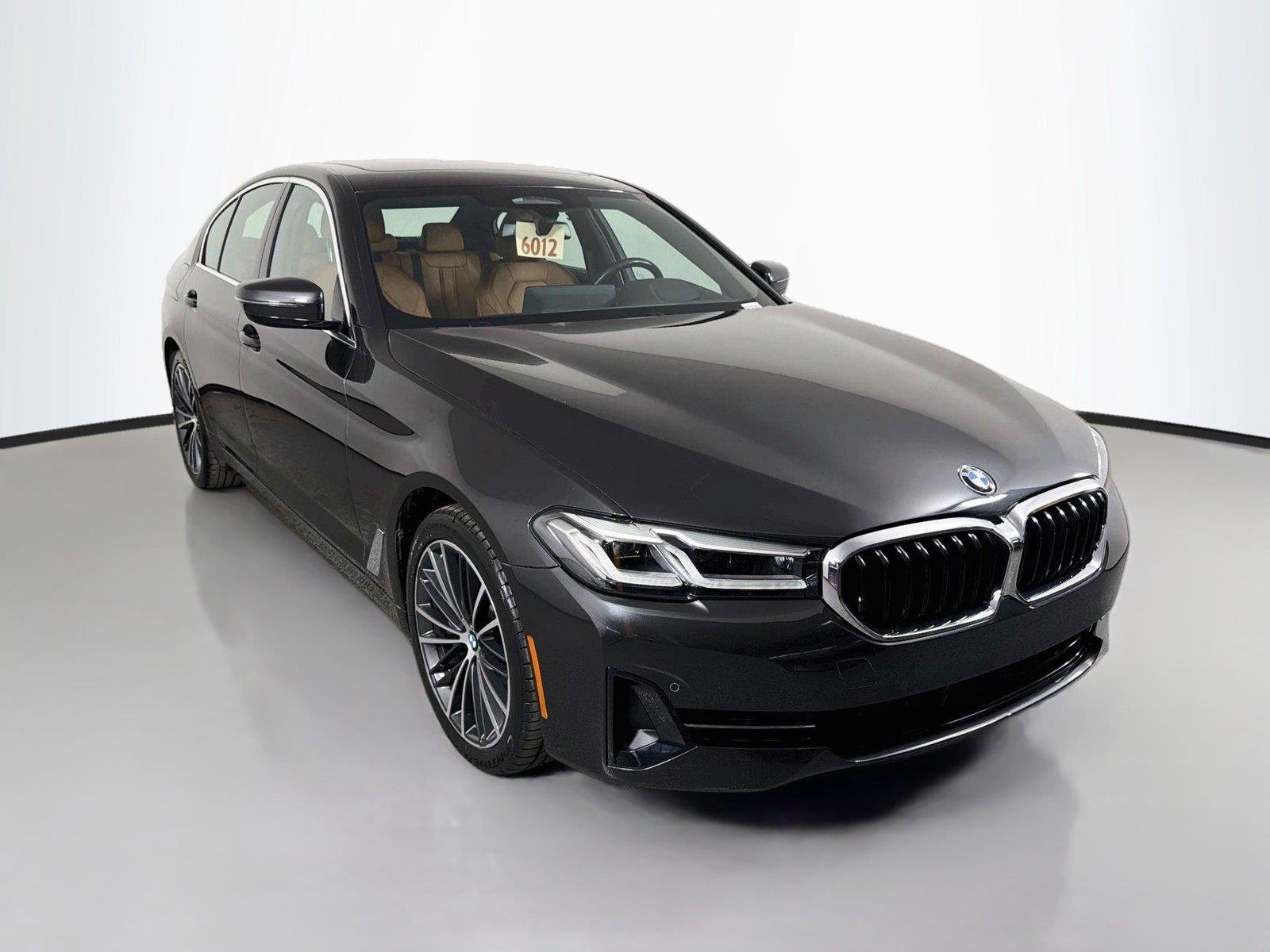 Used 2022 Dark Graphite Metallic BMW 540i xDrive image 3