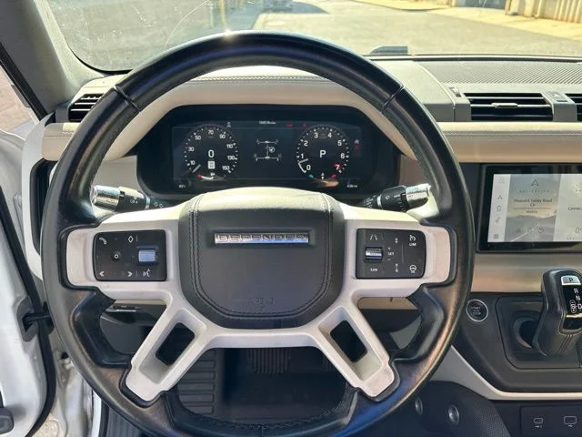 Used 2022  Land Rover X-Dynamic HSE image 9