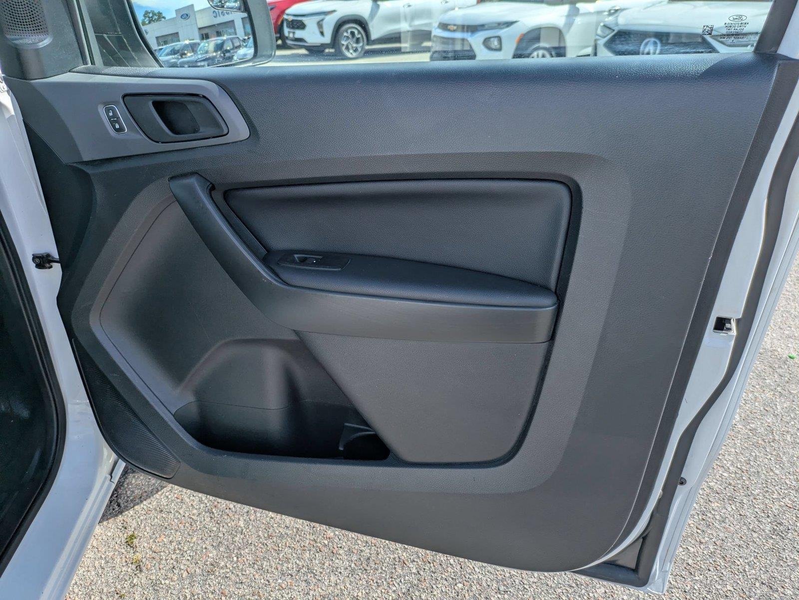 Used 2019  Ford XL image 21