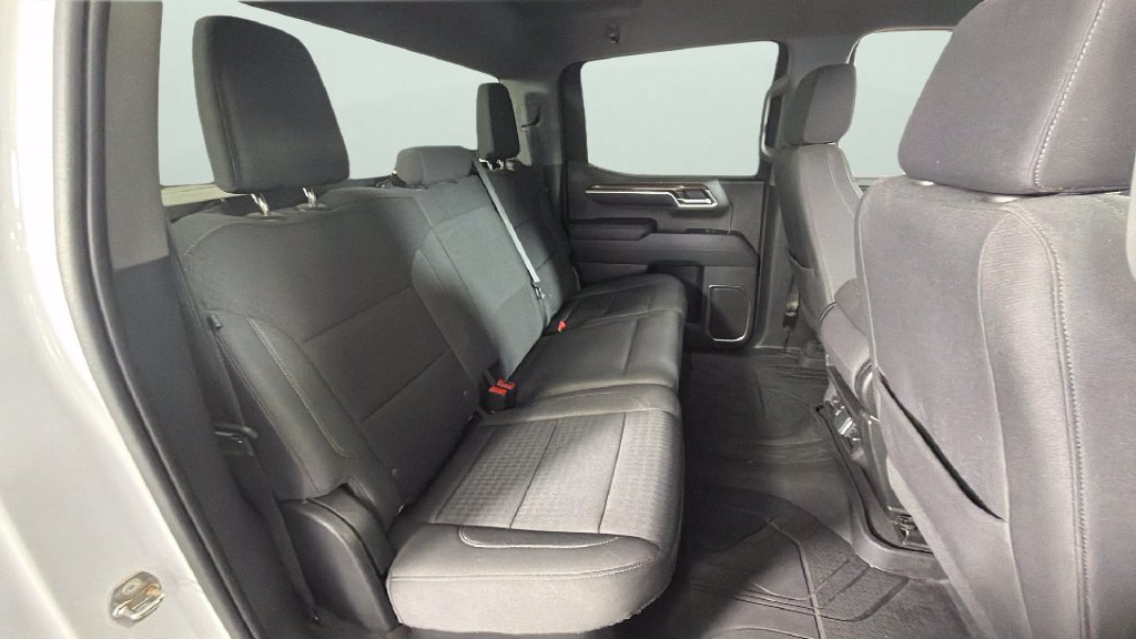 Used 2022 SUMMIT WHITE Chevrolet LT image 29