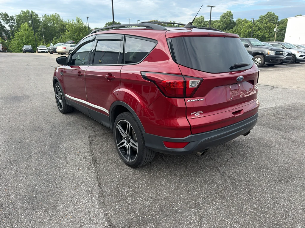 Used 2019 RED Ford SEL image 4