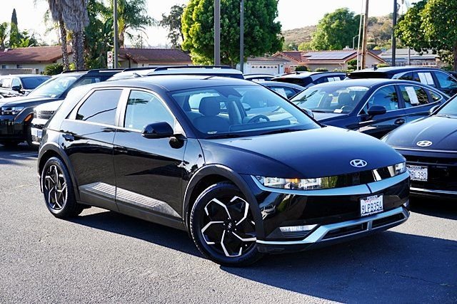 Used 2024 Black Hyundai SEL image 2