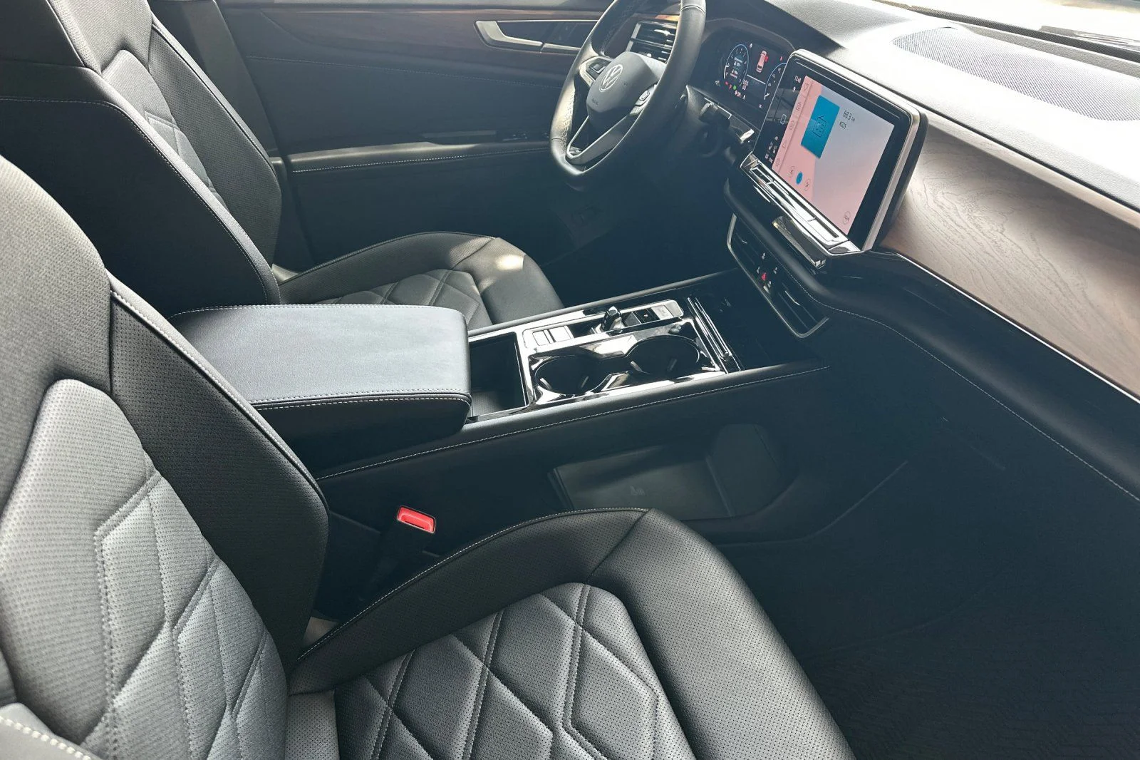 New 2026 Black Volkswagen 2.0T SE w/Technology image 15