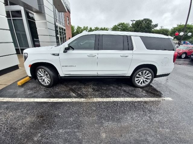 2023 GMC Yukon Denali AWD's photo