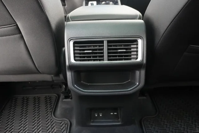 2025 Volkswagen Atlas Cross Sport SE w/Tech - Photo 22